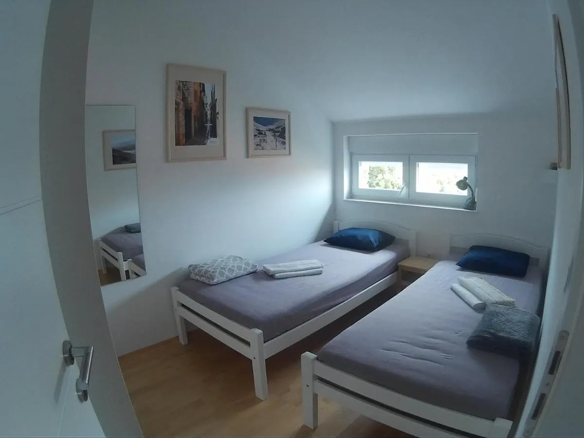 Apartment Lavanda Mandre Kroatien